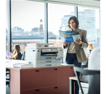 BROTHER MFCJ6977DW MFP jet encre couleur A3, 31/31ppm,R-V integral,charg ADF 50p,Ethernet,Fax,Wifi direct, NFC,LCD tactile 8,8cm